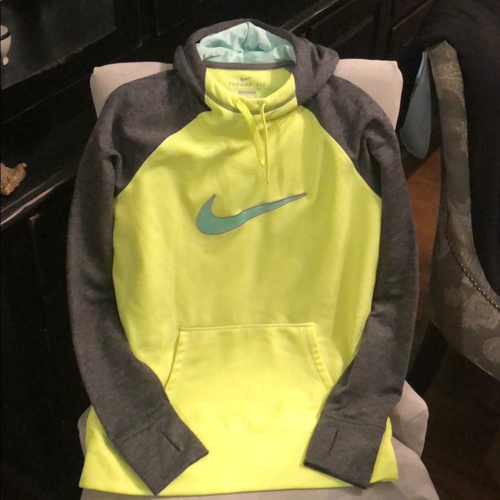 NIKE Therma Fit  hoodie size large